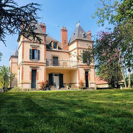 Chateau Segot Neuilly-le-Real Exterior photo